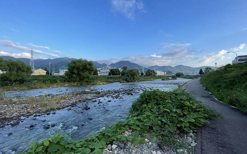 裾花川沿い朝ラン（ひかるとしのぶ）